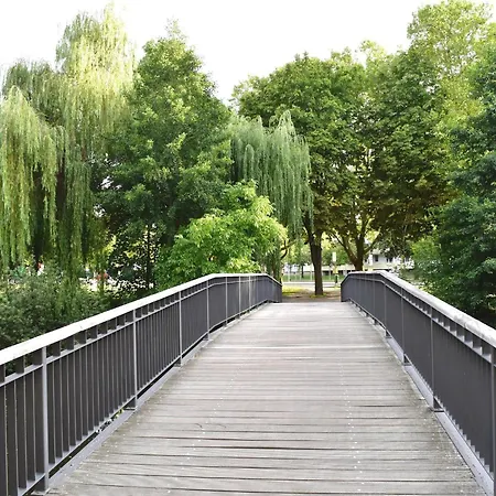 Mit Blick Auf Spree In *